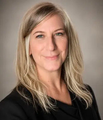 Headshot of Ariel Rostoni